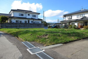 新しく開校する臼田小学校まで、徒歩約10分の土地