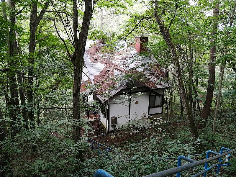 うぐいすの森にある薪ストーブ付き別荘
