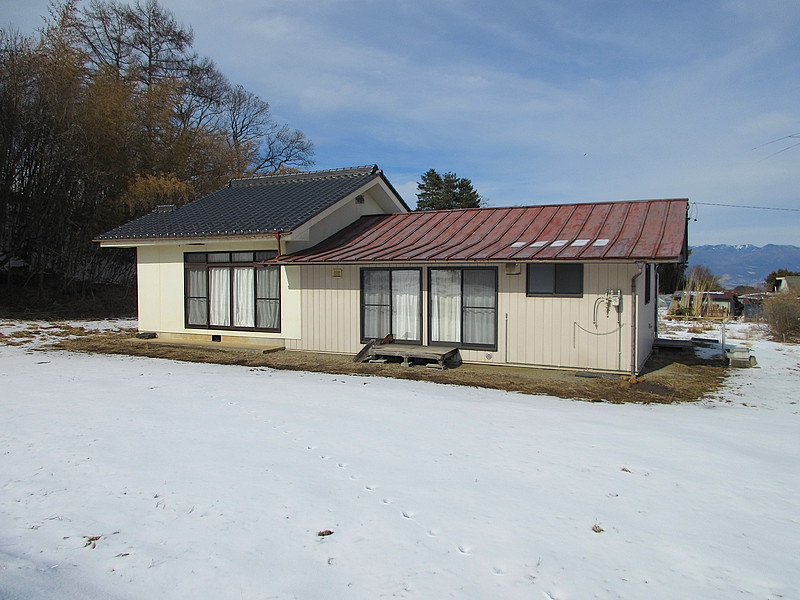 農地付き物件！牧場や高原のような景色が広がる佐久市布施！畑をしながら静かにのんびり暮らす平屋建て！室内は良好です。
