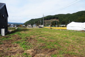 平坦な敷地　奥側から撮影